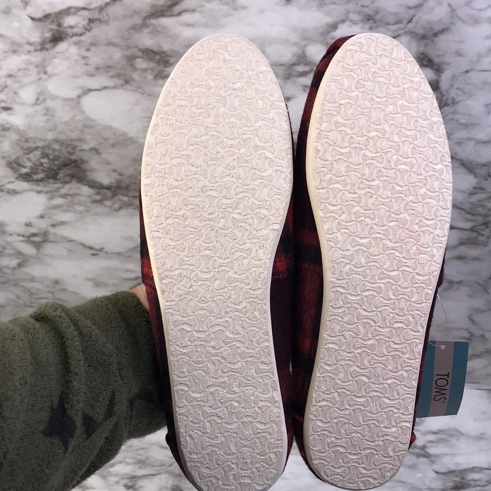 TOMS Slippers Size 7.5 Belmont Red Plaid w/ Faux Shearling Shoes flat